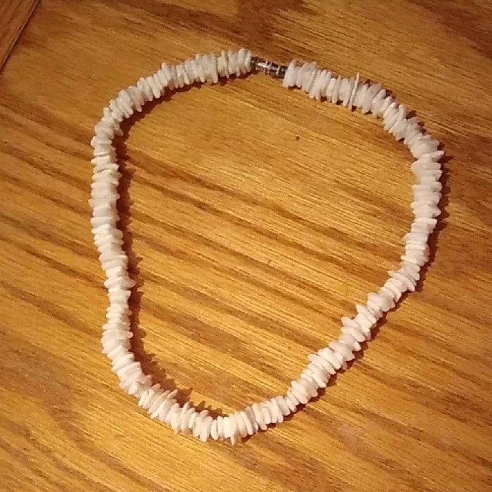 Elegant White Shell Necklace - image 1